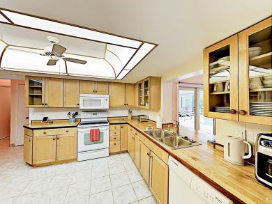 Three Bedroom Canal View Vacation Home with Private Pool